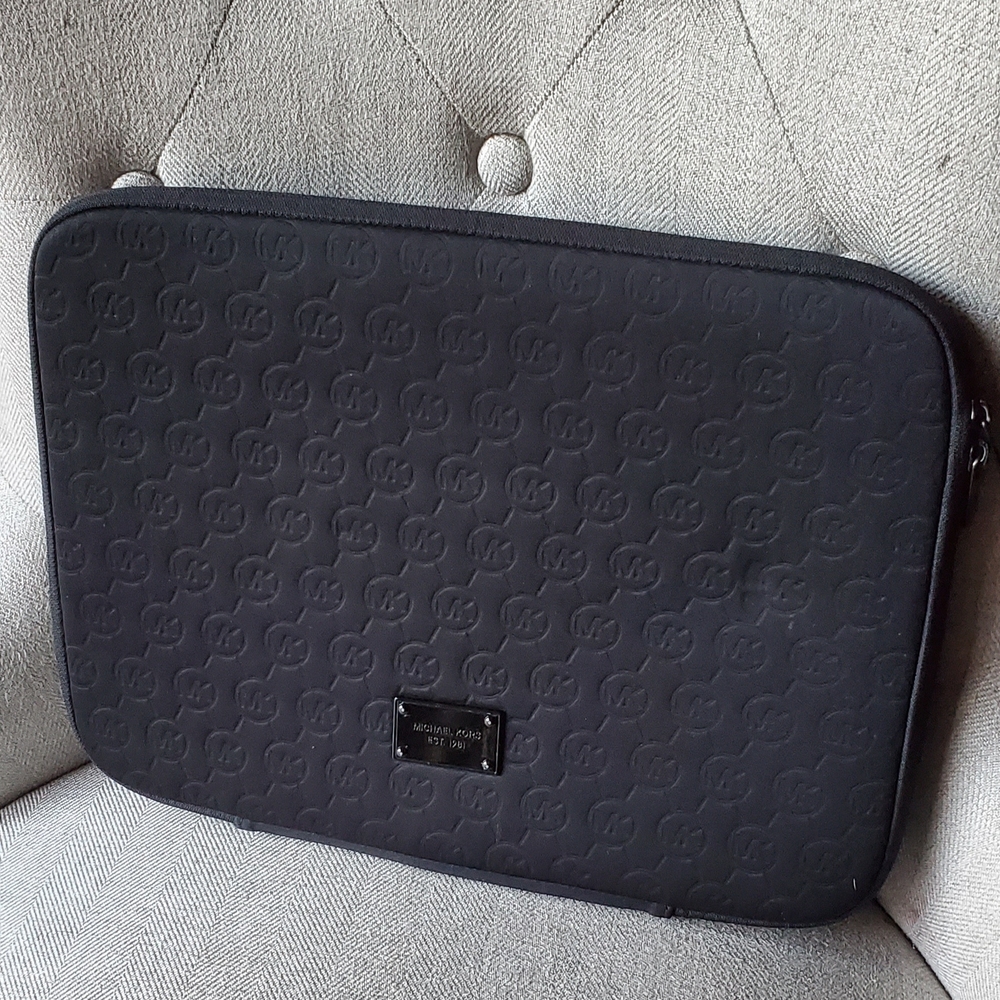Michael KORS Black padded Zip Up Laptop Sleeve